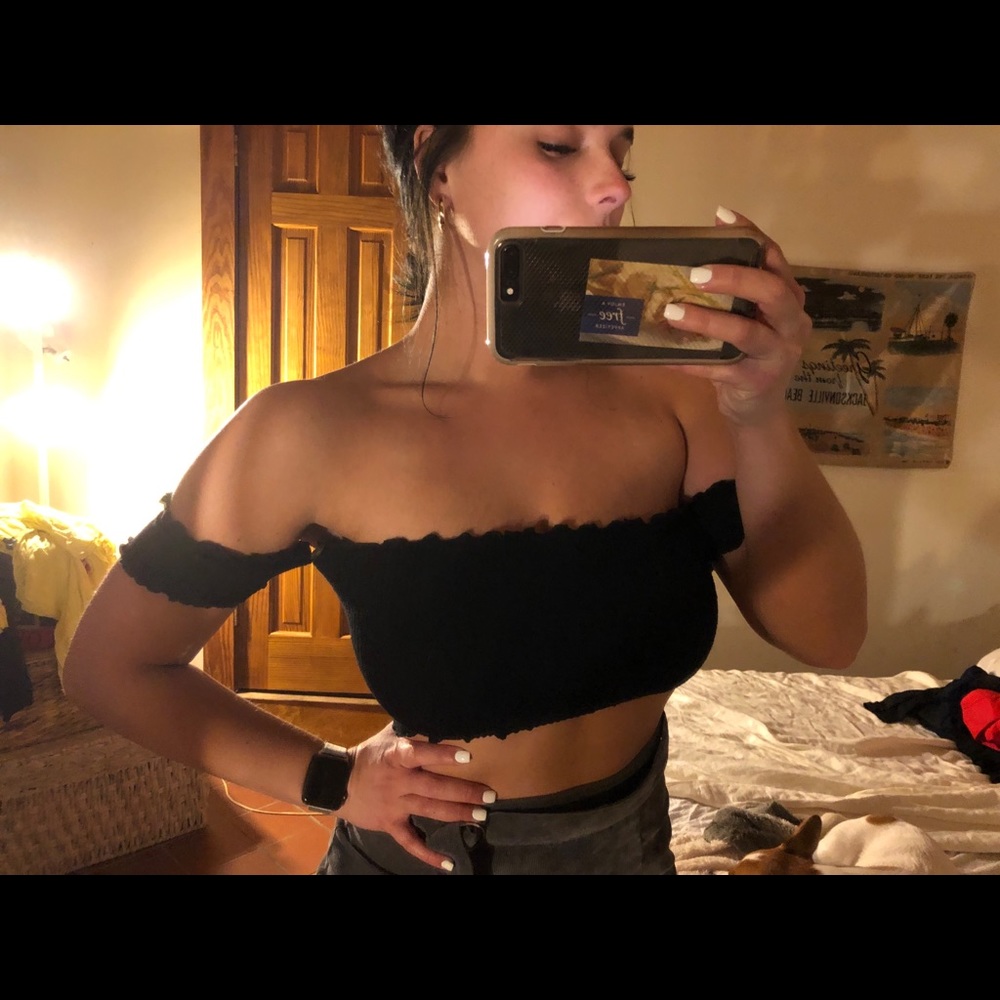 Ribbed black crop top